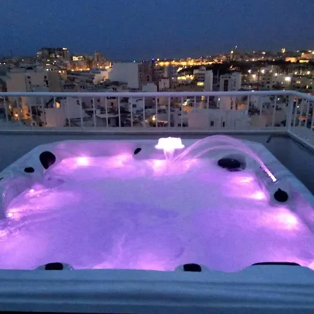 Wonderful With Shared Jacuzzi And Panorama Rooftop