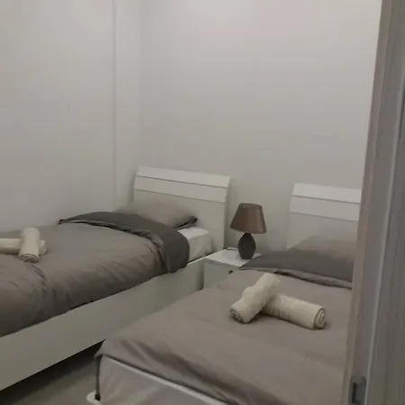 Wonderful With Shared Jacuzzi And Panorama Rooftop Apartment Gzira