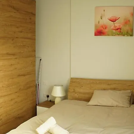 アパート Wonderful With Shared Jacuzzi And Panorama Rooftop グジラ