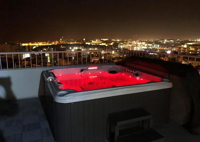 Wonderful With Shared Jacuzzi And Panorama Rooftop * Gzira